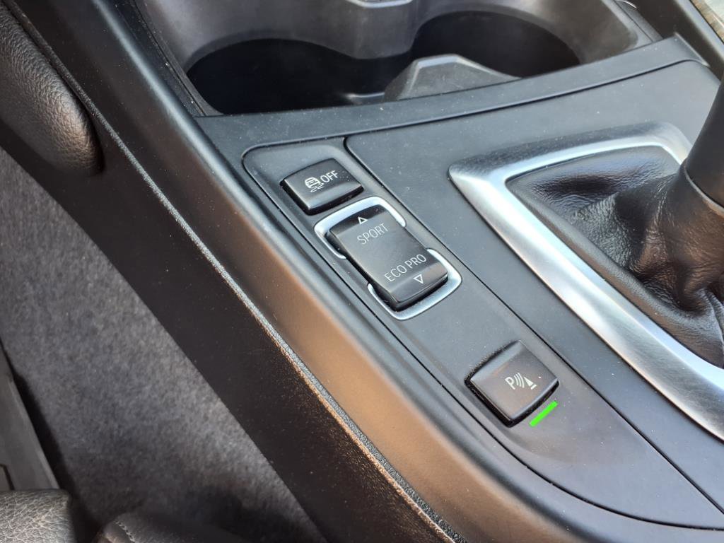 Used 2015 BMW 228i xDrive Convertible image 30