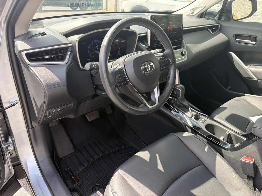 Used 2023 Toyota Corolla Cross XLE w/ Convenience Package FWD image 25