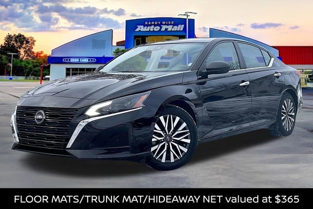 Used 2024 Nissan Altima 2.5 SV image 2