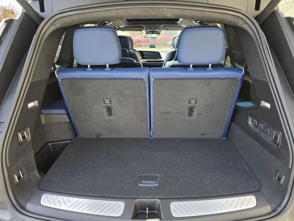 New 2026 Cadillac Vistiq Premium Luxury AWD/4WD image 9