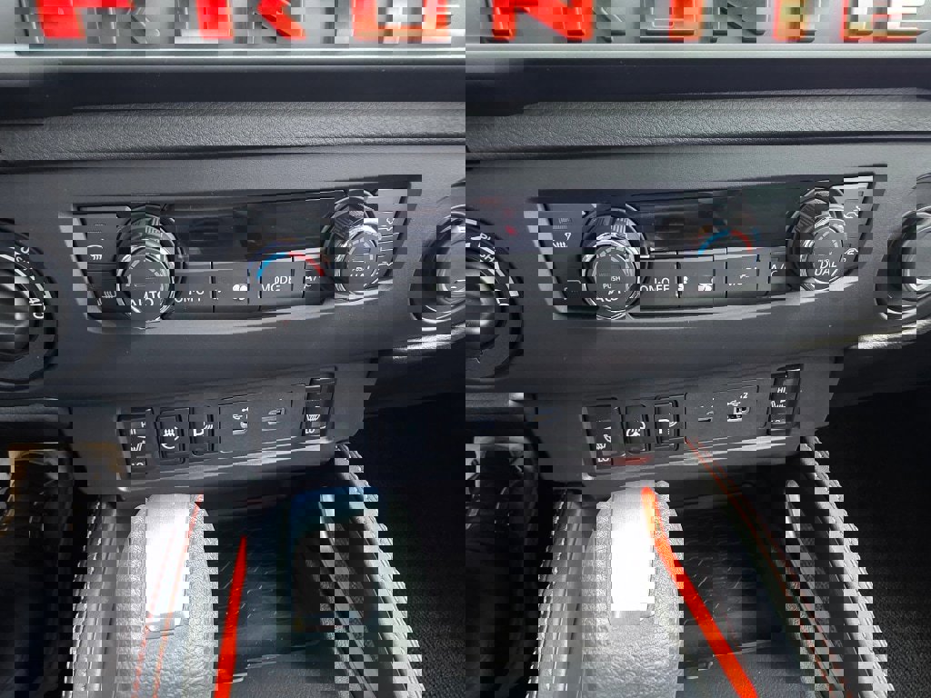 New 2026 Nissan Frontier PRO-4X w/ Pro-4x Convenience Package image 17