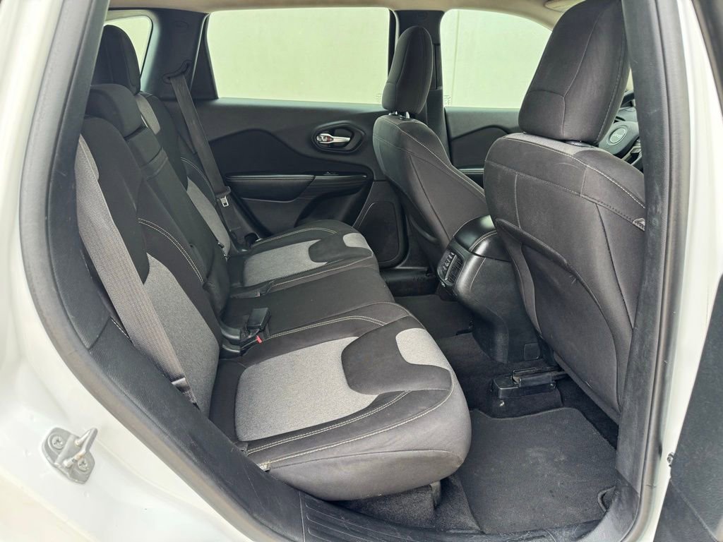 Used 2014 Jeep Cherokee Sport image 15