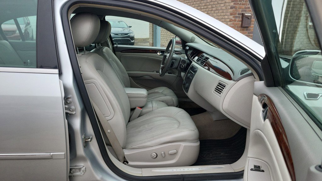 Used 2010 Buick Lucerne CXL w/ Driver Confidence Package image 17