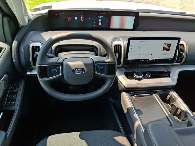 Used 2025 Ford Expedition Max Active RWD image 14