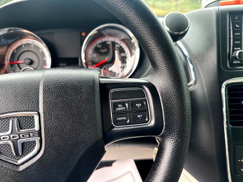 Used 2019 Dodge Grand Caravan SE image 28
