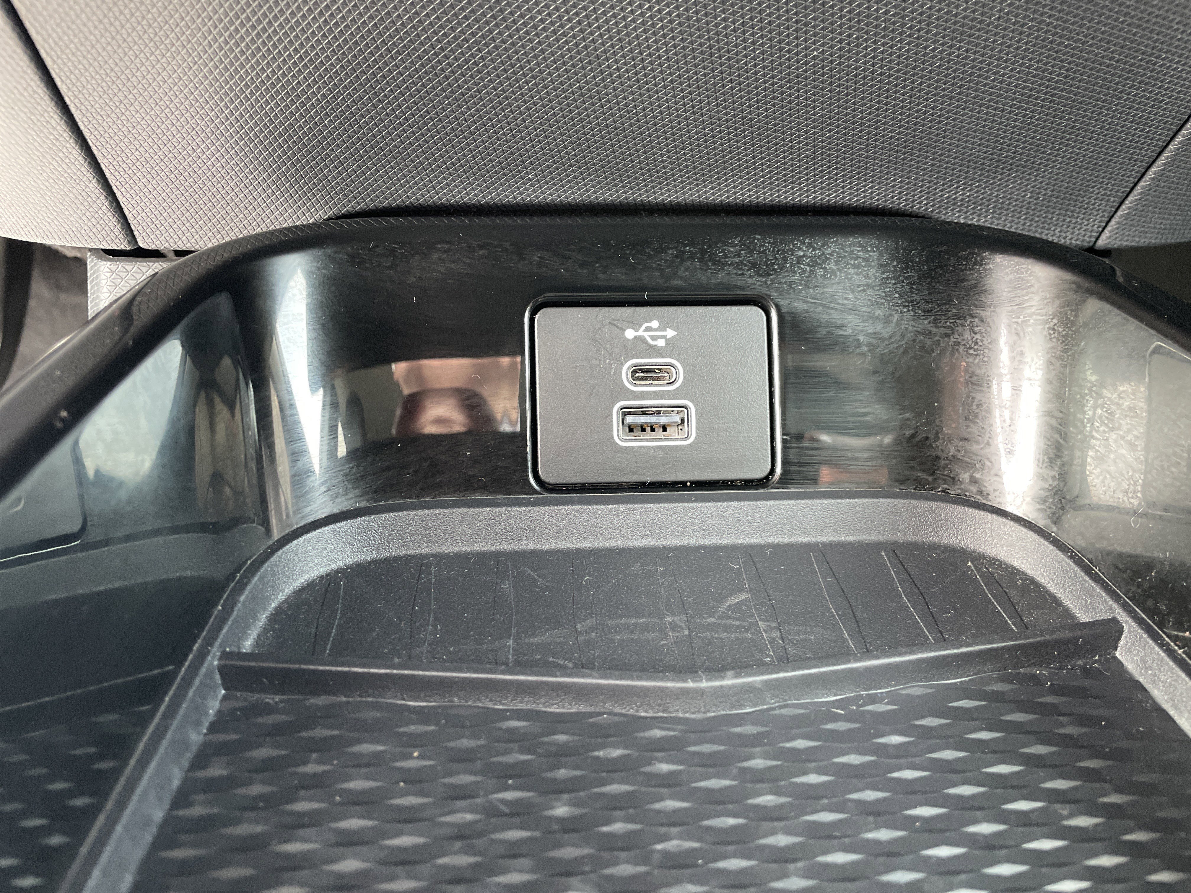 Used 2025 Ford Mustang Mach-E Premium w/ Sport Appearance Package image 22