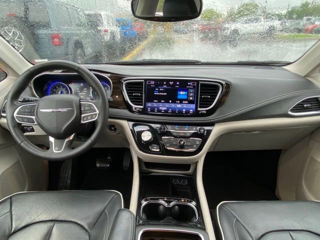 Used 2023 Chrysler Pacifica Limited image 16