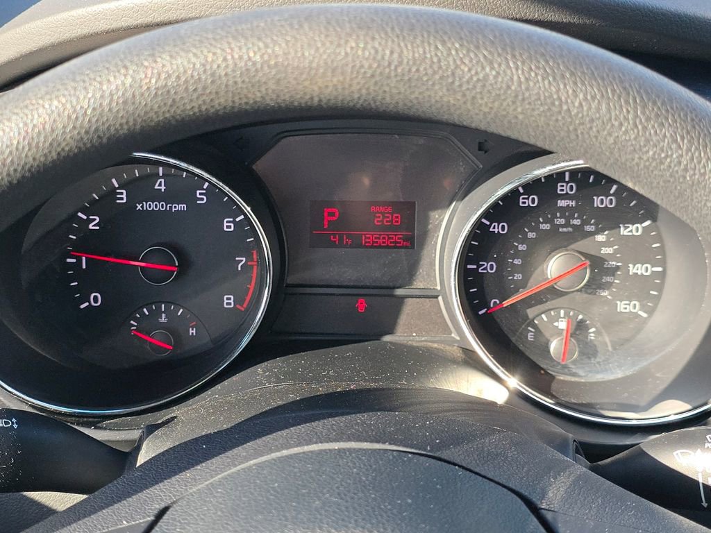 Used 2018 Kia Sedona LX image 26