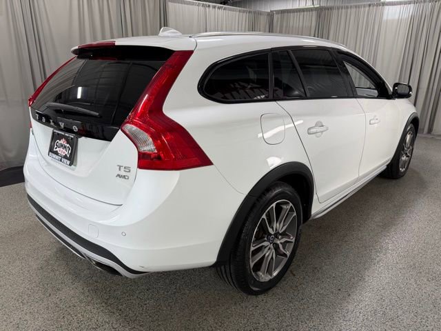 Used 2017 Volvo V60 T5 Cross Country w/ Convenience Package AWD/4WD image 4