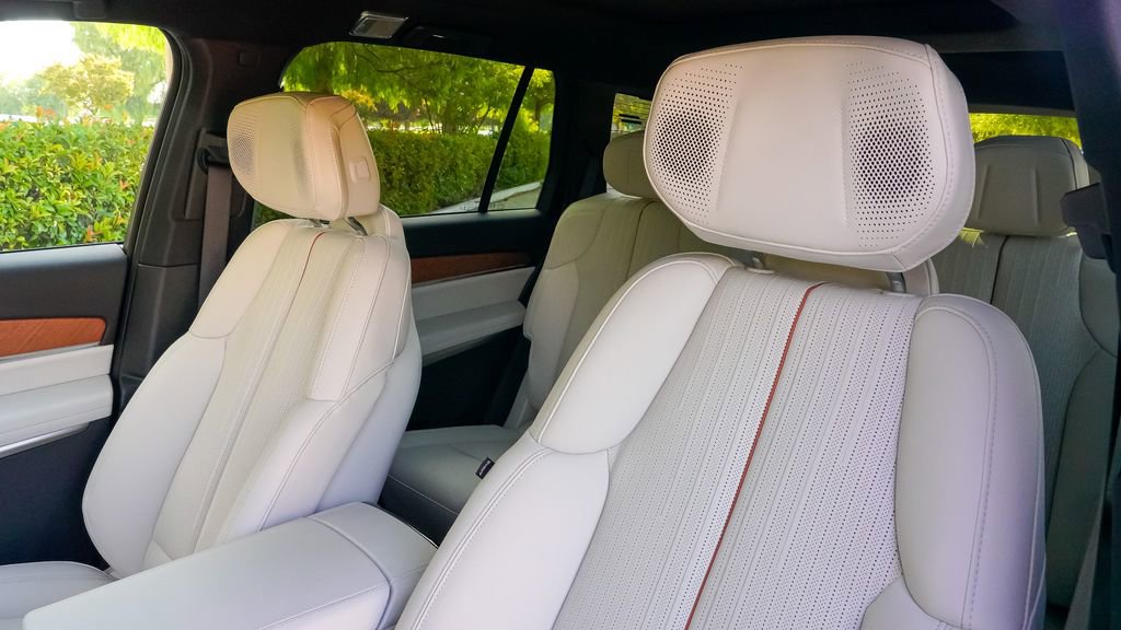 Used 2026 Cadillac Vistiq Luxury image 15