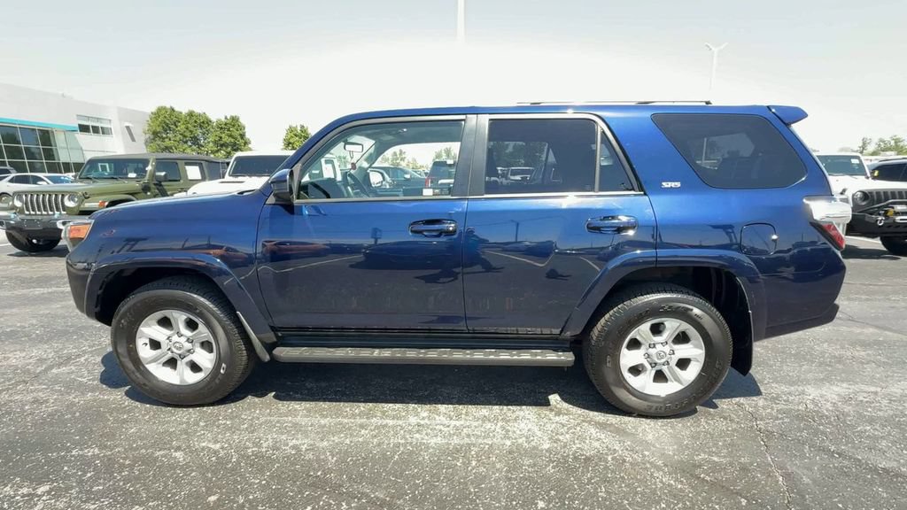 Used 2016 Toyota 4Runner SR5 AWD/4WD image 5