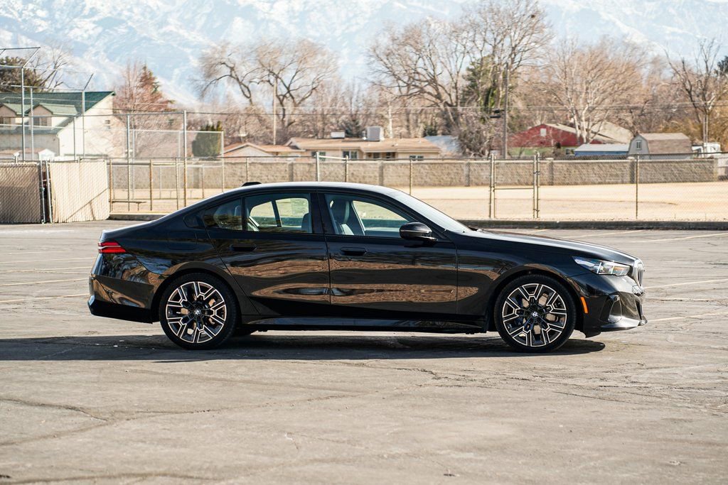 Certified 2025 BMW 530i xDrive w/ M Sport Package AWD/4WD image 4