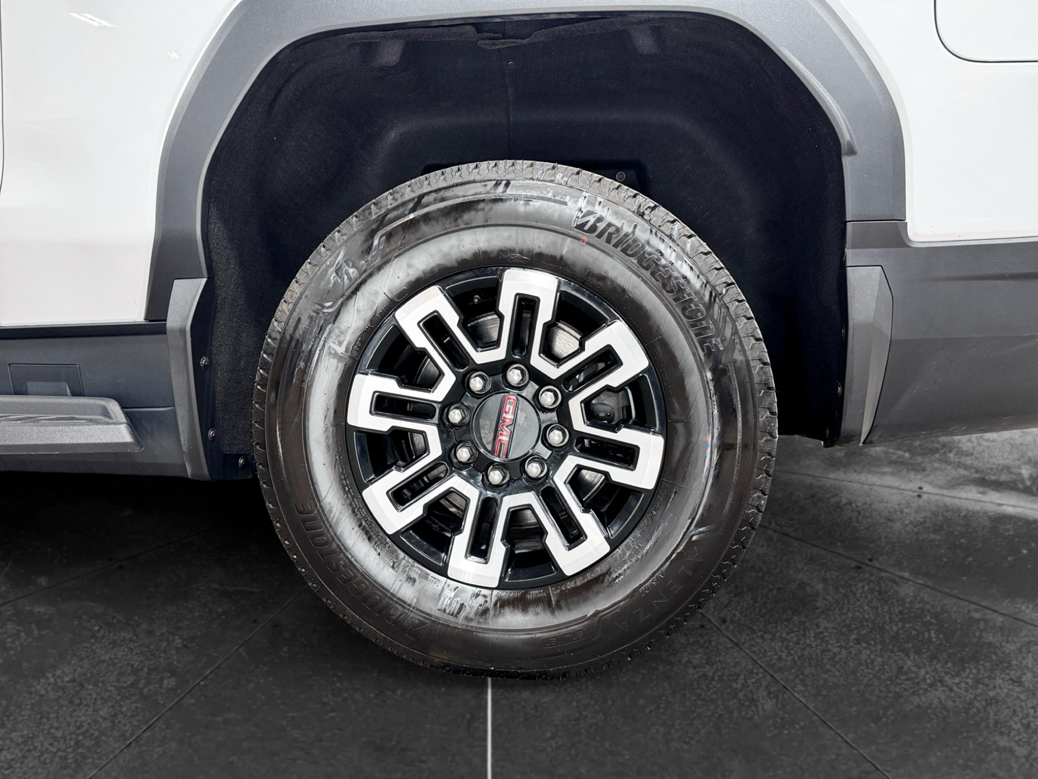 Used 2026 GMC Sierra EV Elevation AWD/4WD image 32