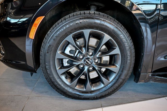 Used 2021 Chrysler Pacifica Touring-L w/ S Appearance Package image 44