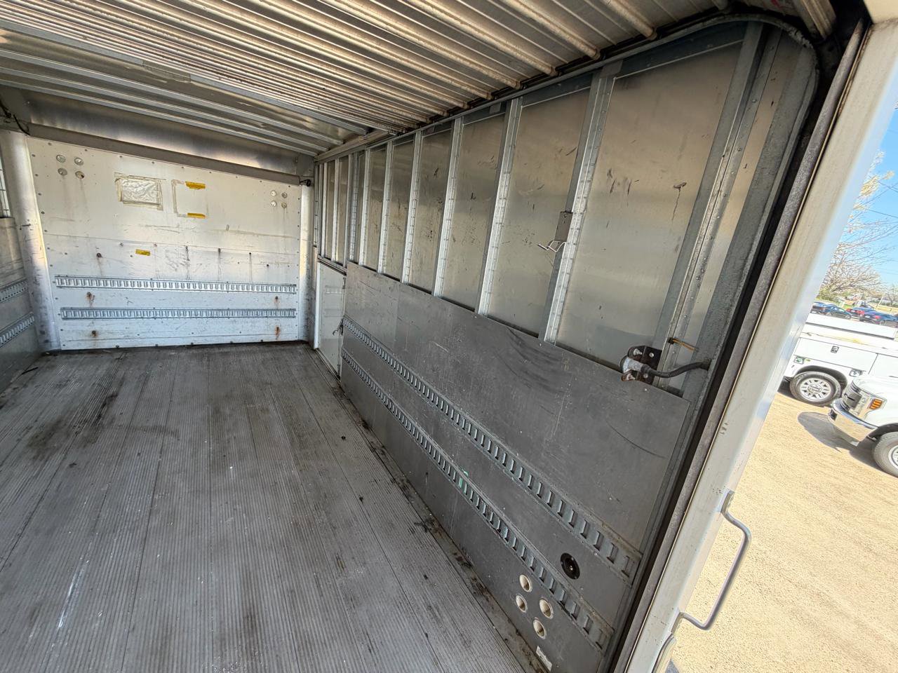 Used 2017 Chevrolet Express 3500 RWD image 32