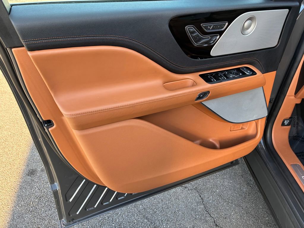 Used 2023 Lincoln Aviator Black Label image 11