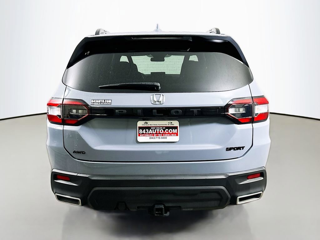 Used 2025 Honda Pilot Sport image 6