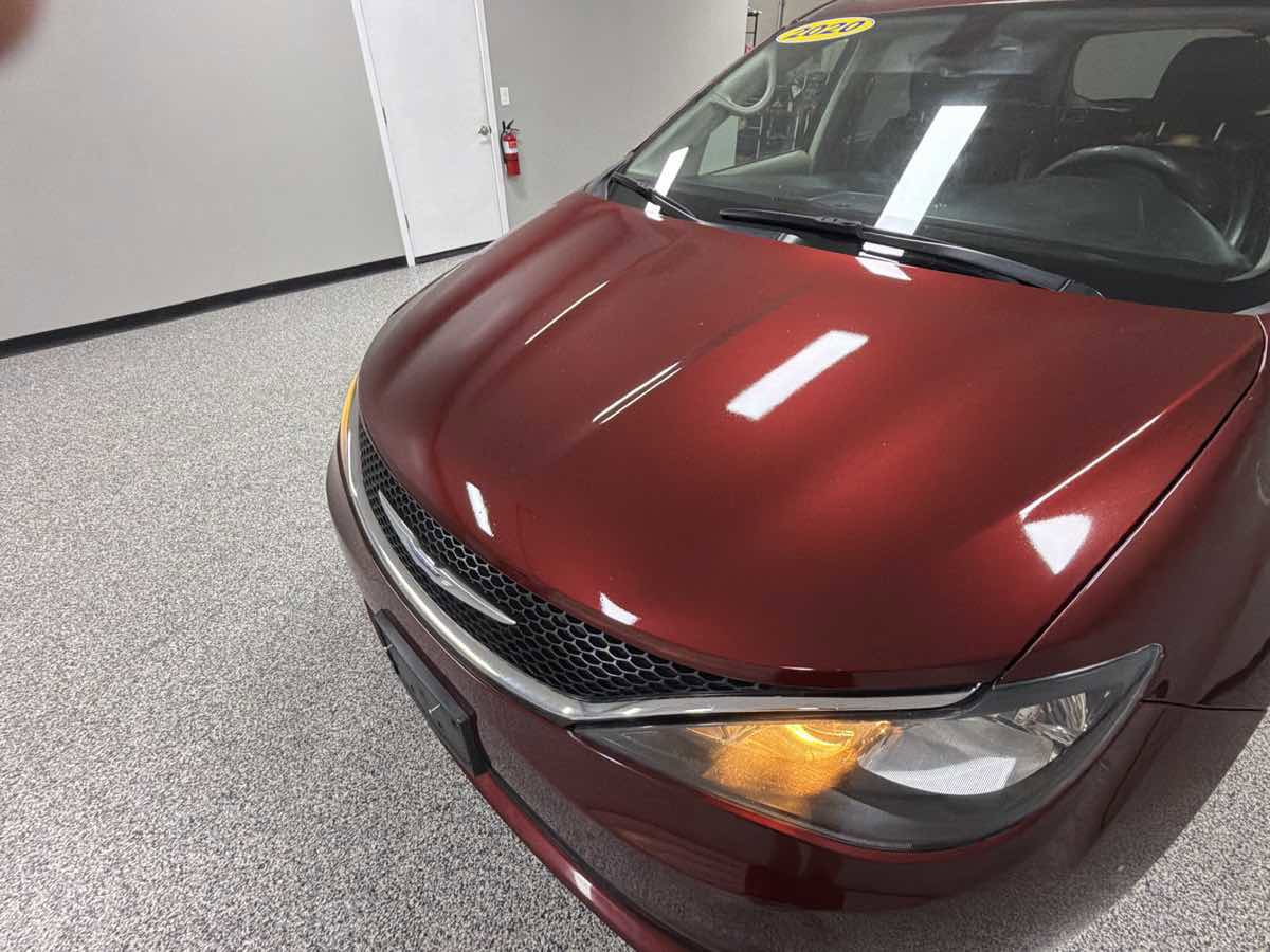 Used 2020 Chrysler Voyager Lxi FWD image 32