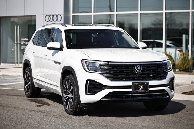 Used 2024 Volkswagen Atlas SEL Premium R-Line image 2