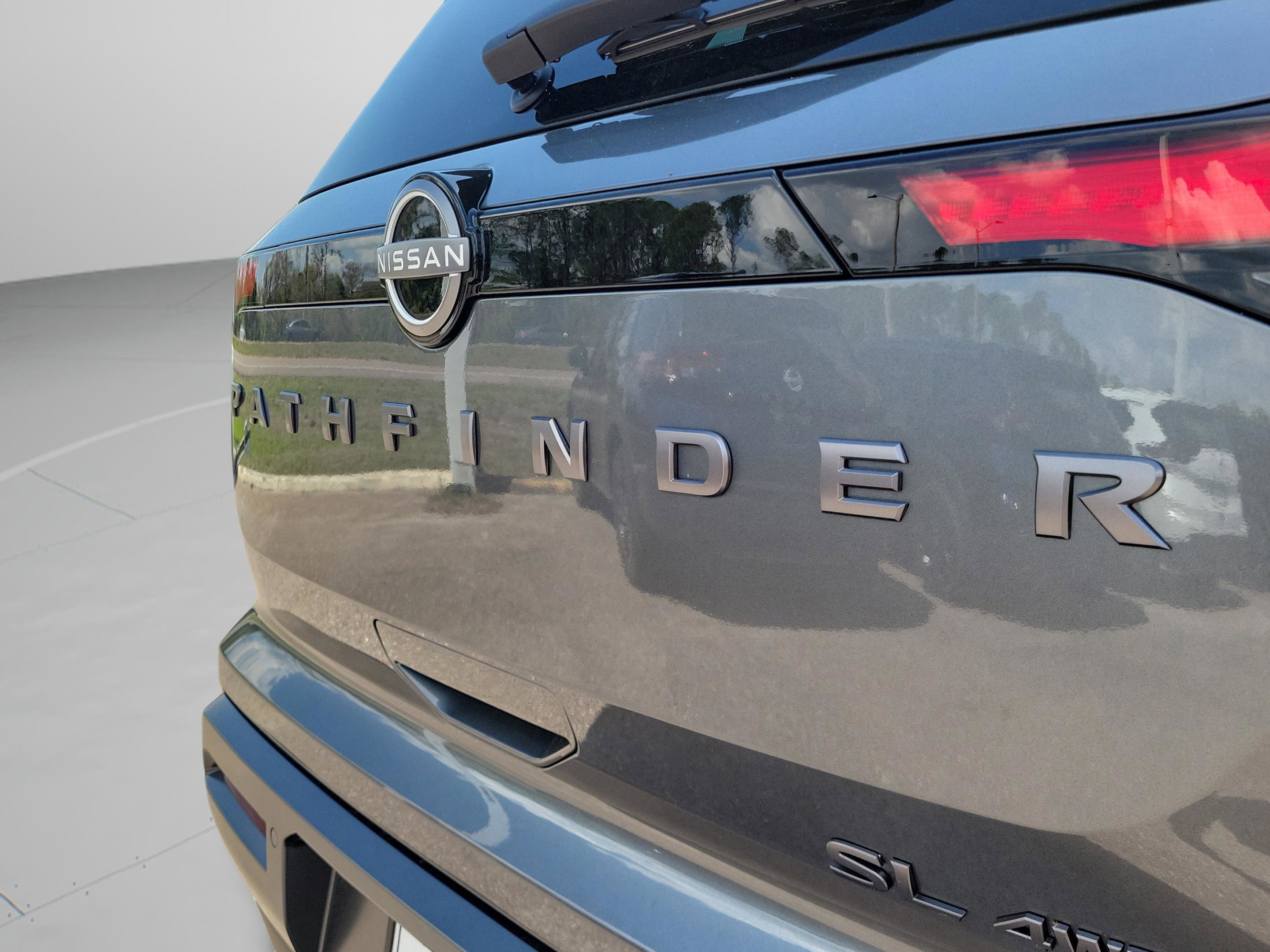 New 2026 Nissan Pathfinder SL image 7