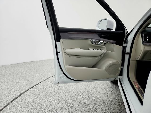 New 2026 Volvo XC90 T8 Ultra w/ Protection Package Premier image 25