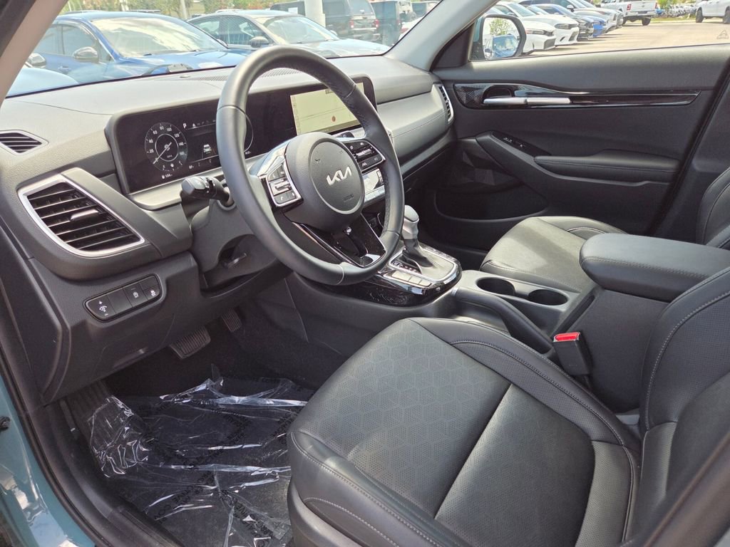 Used 2025 Kia Seltos EX image 23