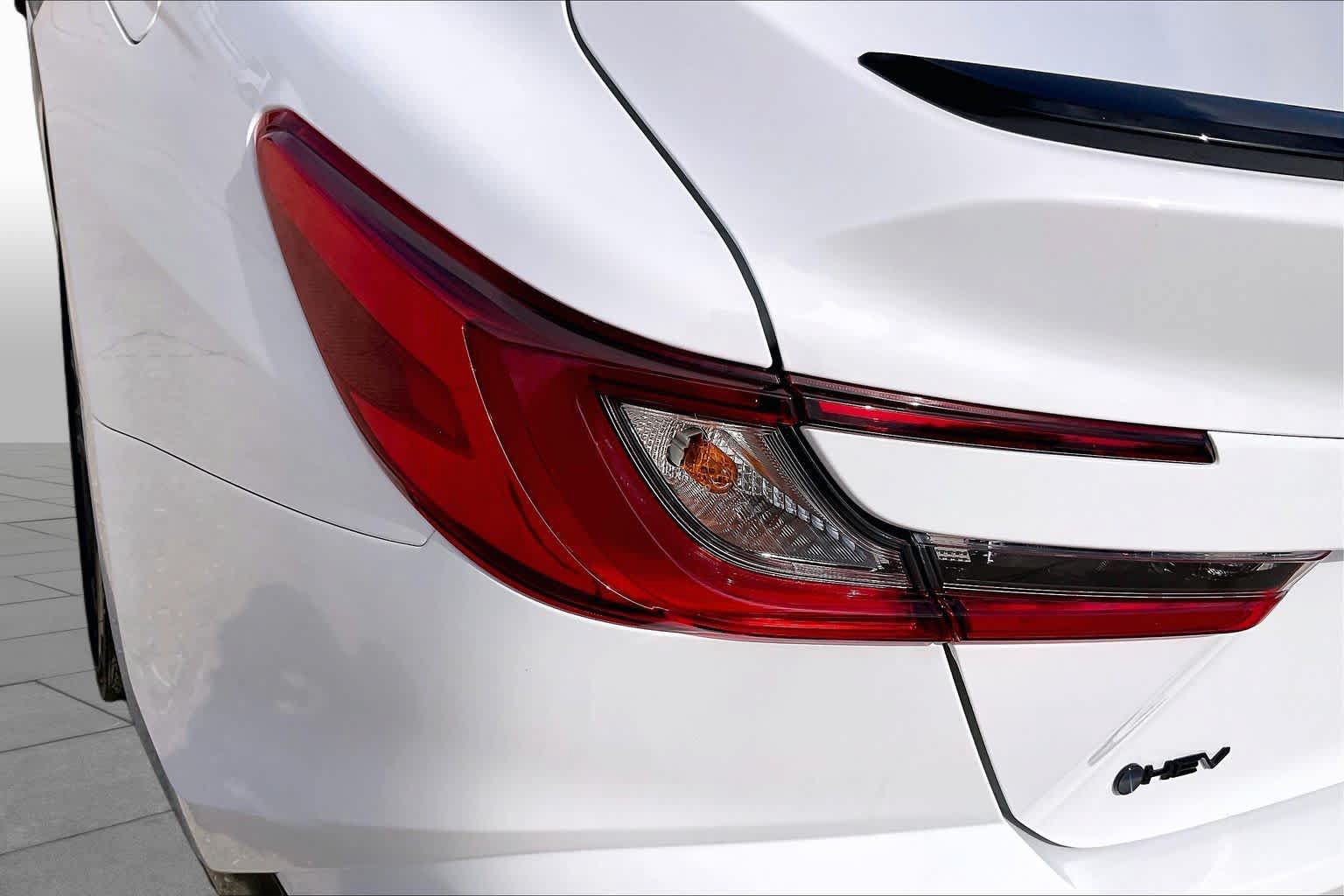 Used 2026 Toyota Camry Hybrid w/ Convenience Package FWD image 27