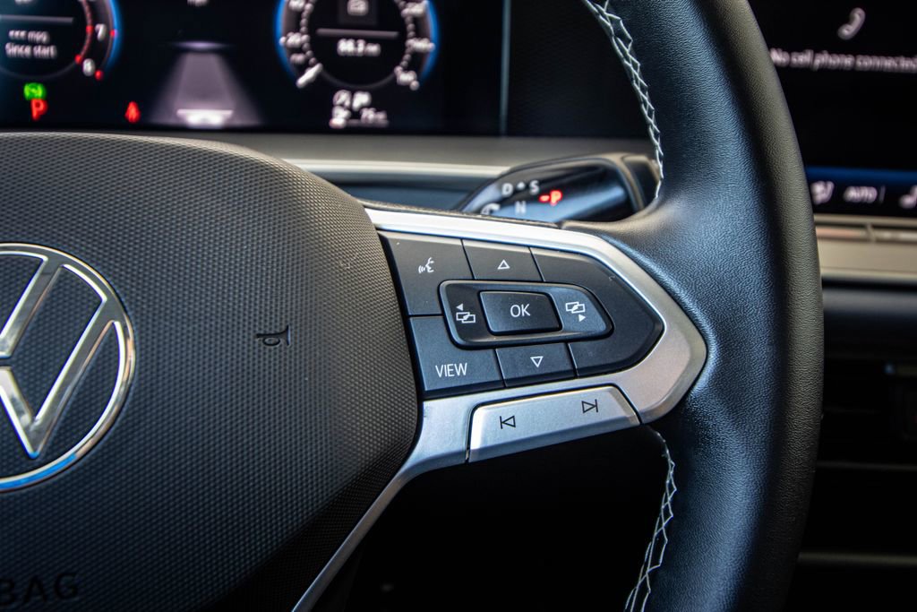 Certified 2025 Volkswagen Tiguan SE image 39