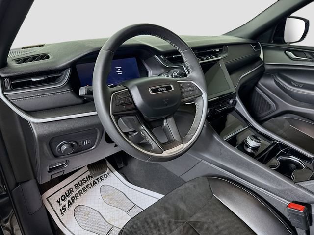 Used 2023 Jeep Grand Cherokee Altitude image 9