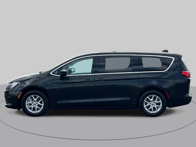 Used 2023 Chrysler Voyager LX FWD image 7