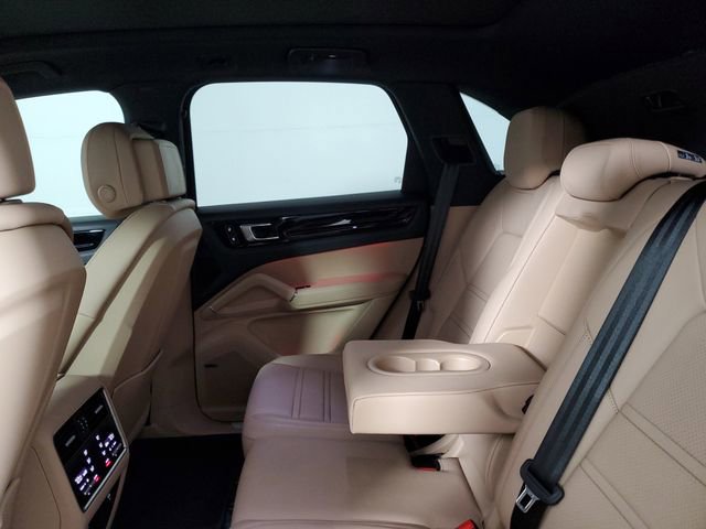 Used 2022 Porsche Cayenne w/ Premium Package image 12