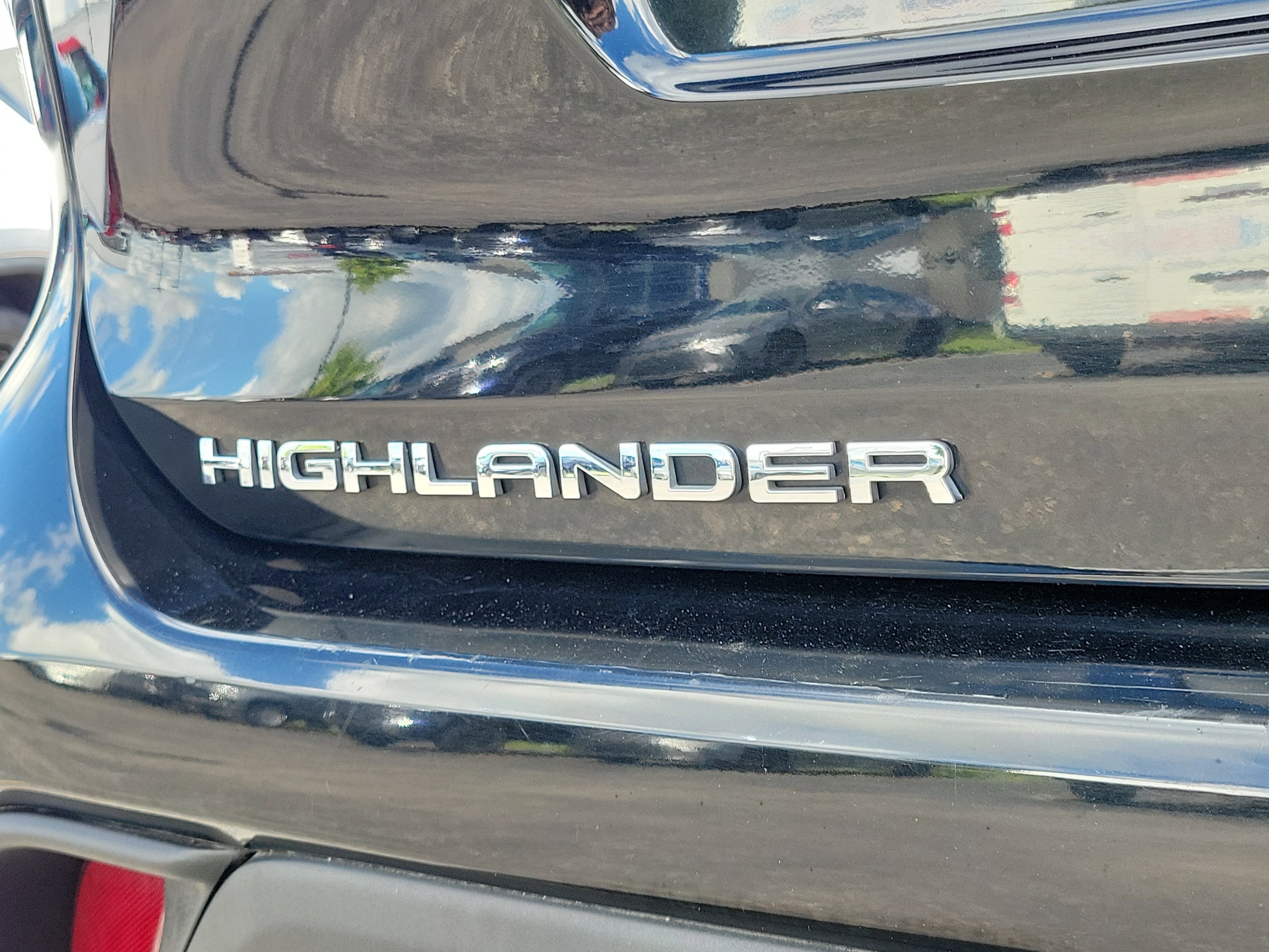 Used 2024 Toyota Highlander XLE FWD image 11