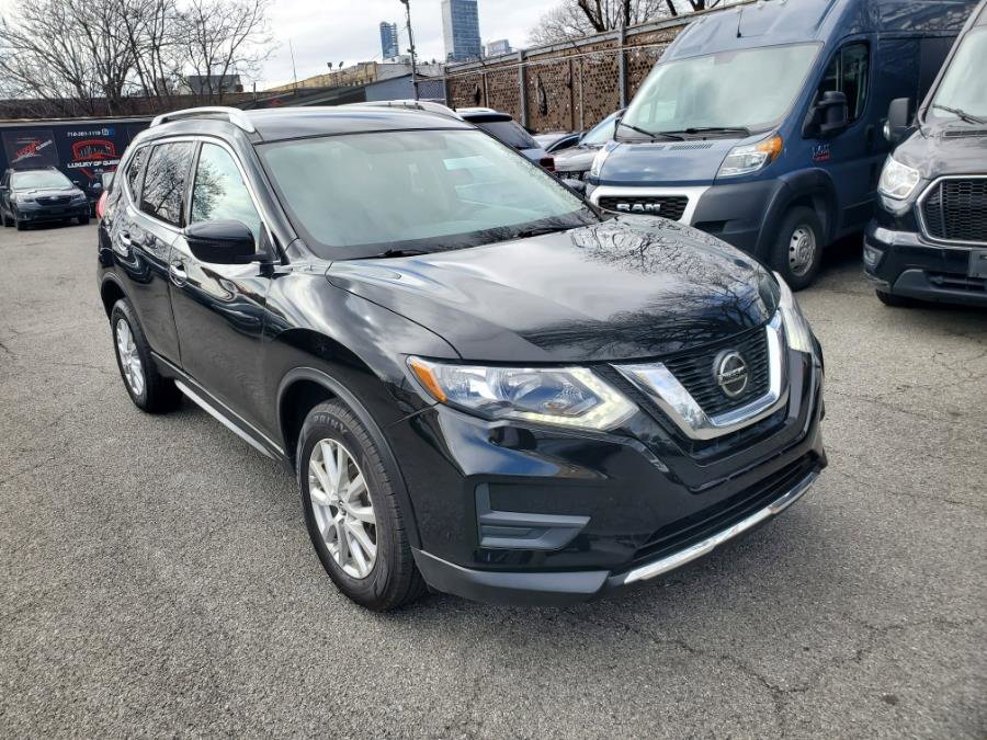 Used 2018 Nissan Rogue SV image 3