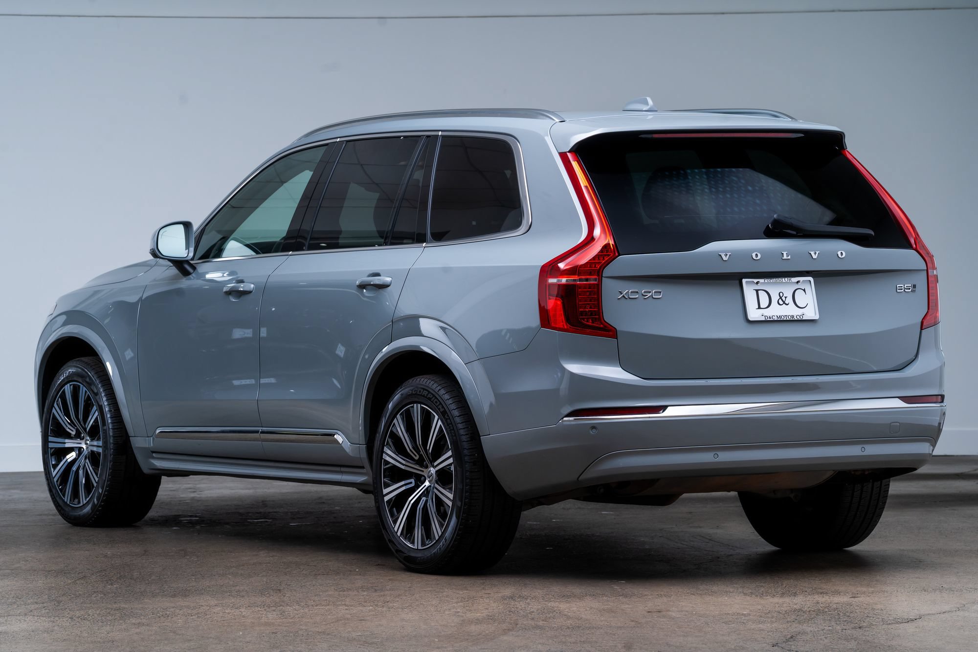 Used 2025 Volvo XC90 B5 Core AWD/4WD image 4