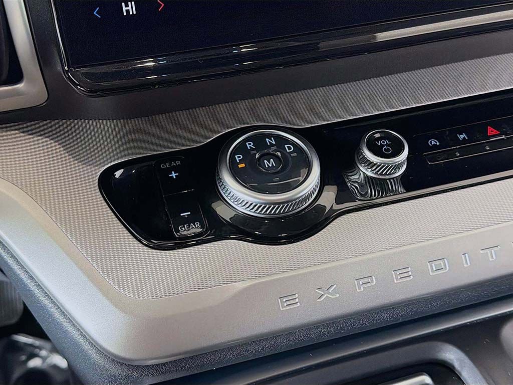 Used 2025 Ford Expedition Active AWD/4WD image 37
