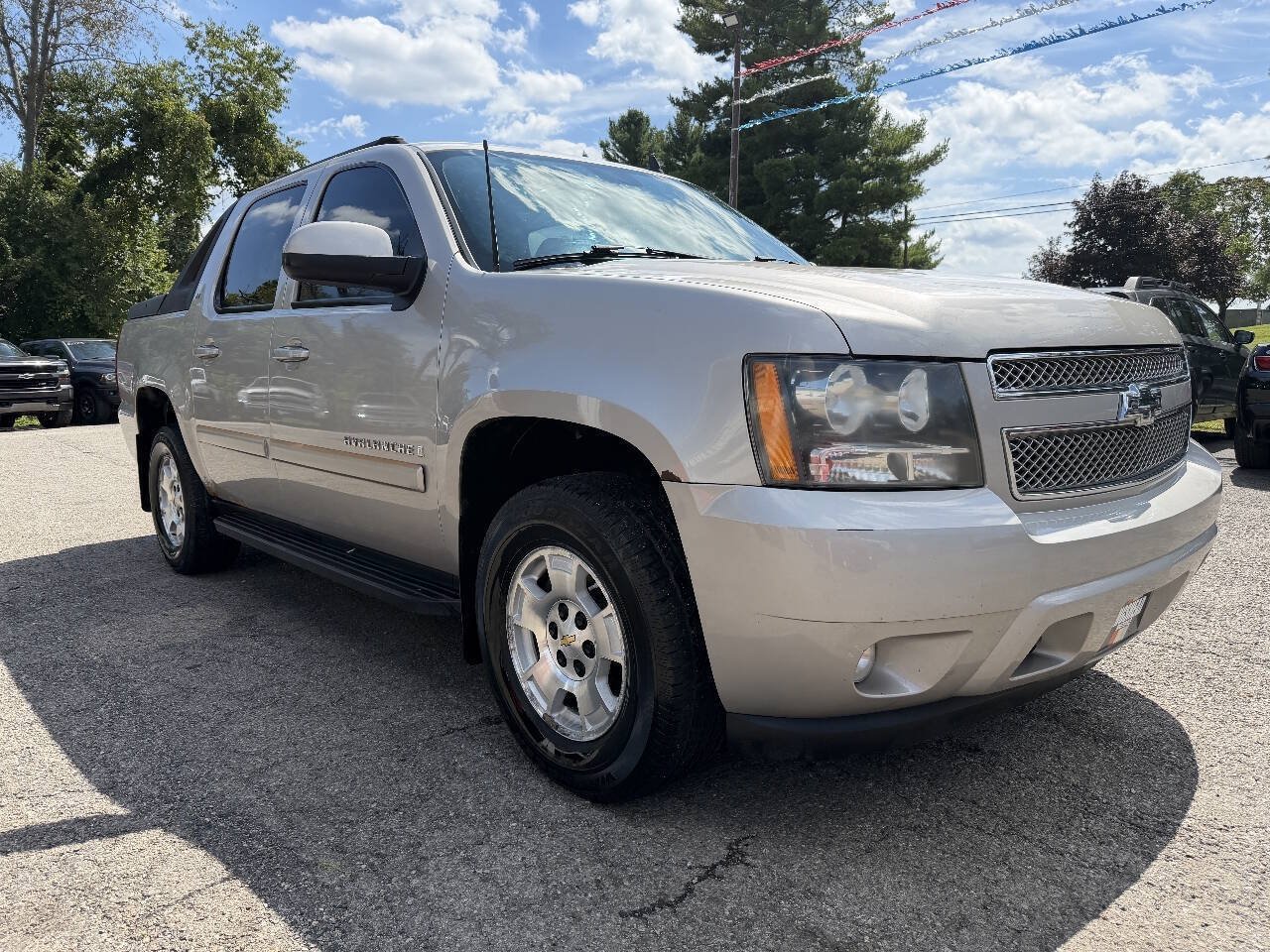 Used 2007 Chevrolet Avalanche LT AWD/4WD image 3