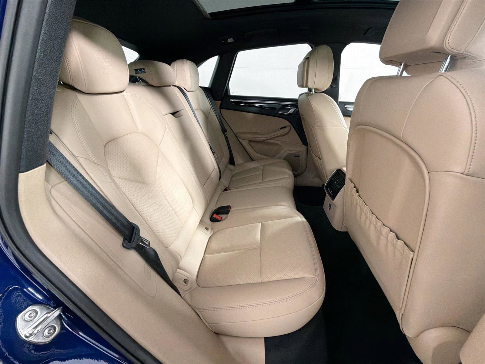 Certified 2026 Porsche Macan Turbo AWD/4WD image 27