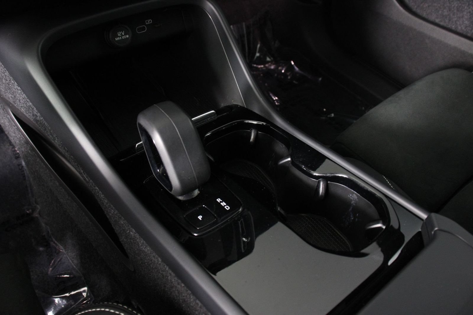 Certified 2023 Volvo C40 P8 Recharge Ultimate w/ Protection Package Premier AWD/4WD image 15