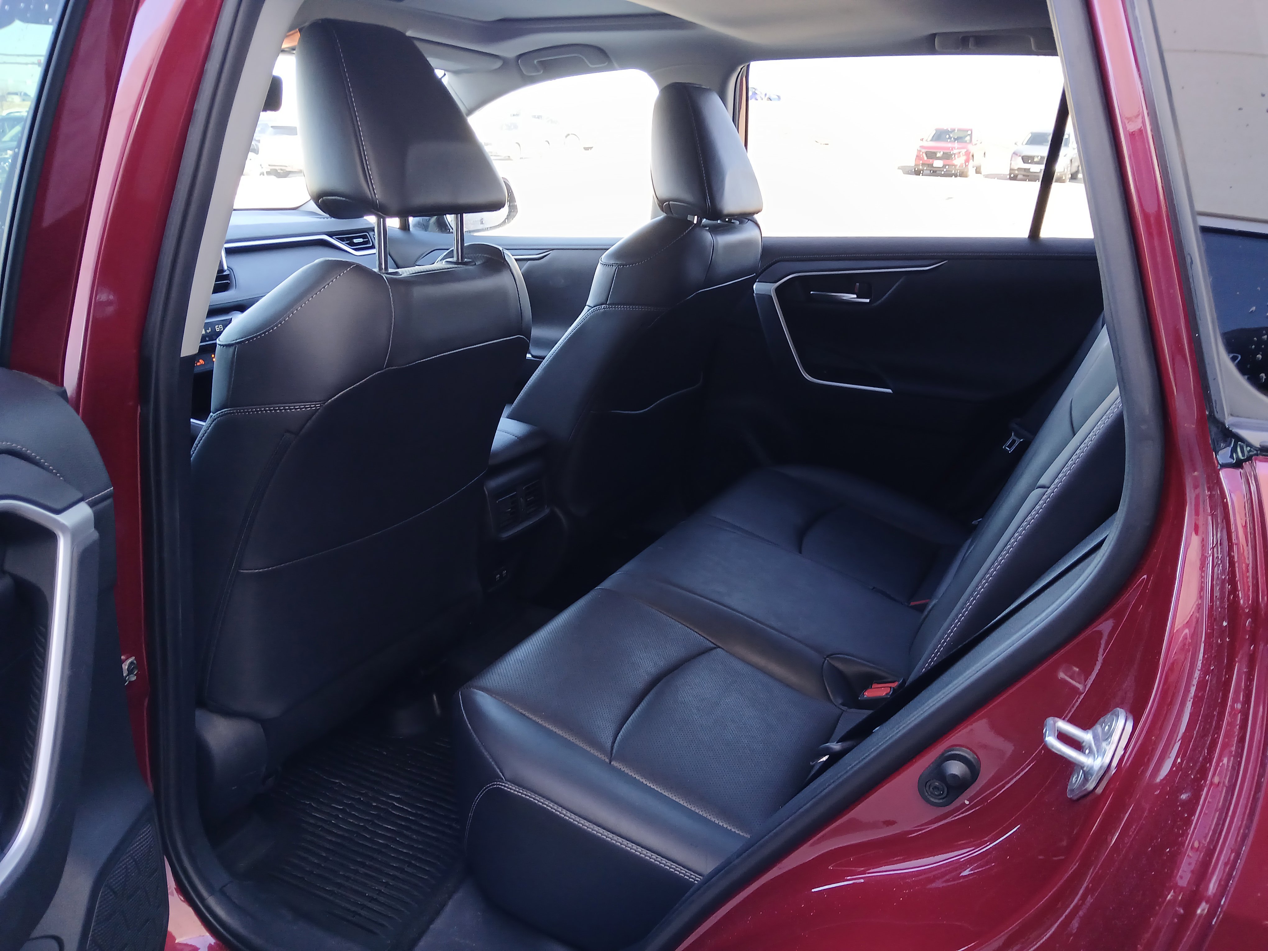 Used 2019 Toyota RAV4 Limited w/ Cold Weather Package AWD/4WD image 9