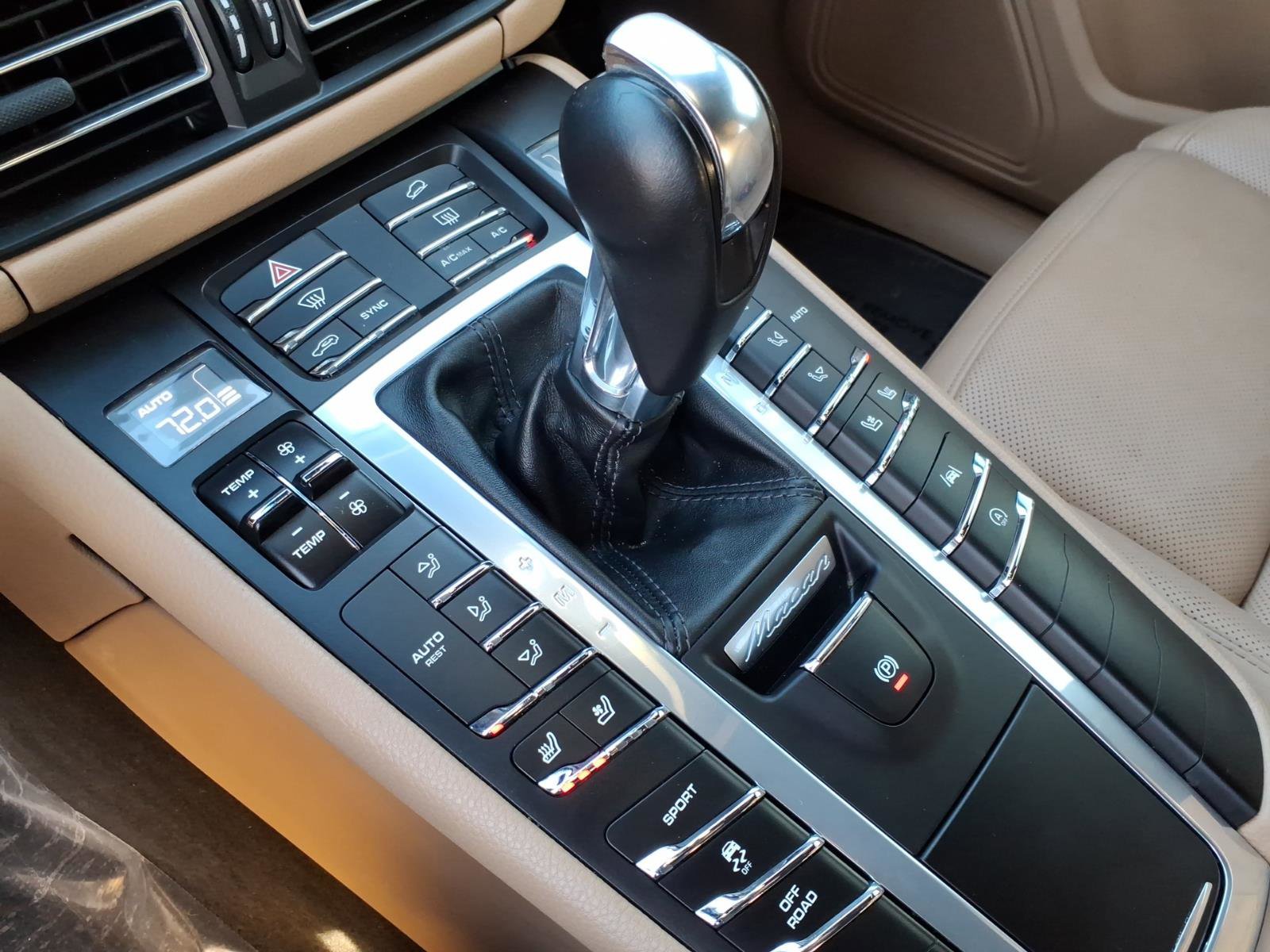 Used 2021 Porsche Macan Base image 24