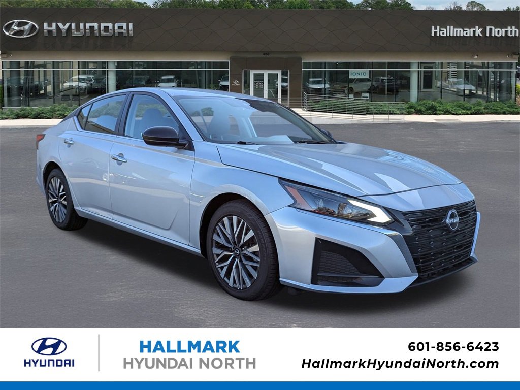 Used 2024 Nissan Altima 2.5 SV image 1