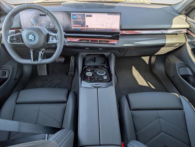 New 2026 BMW 550e xDrive w/ Premium Package AWD/4WD image 15