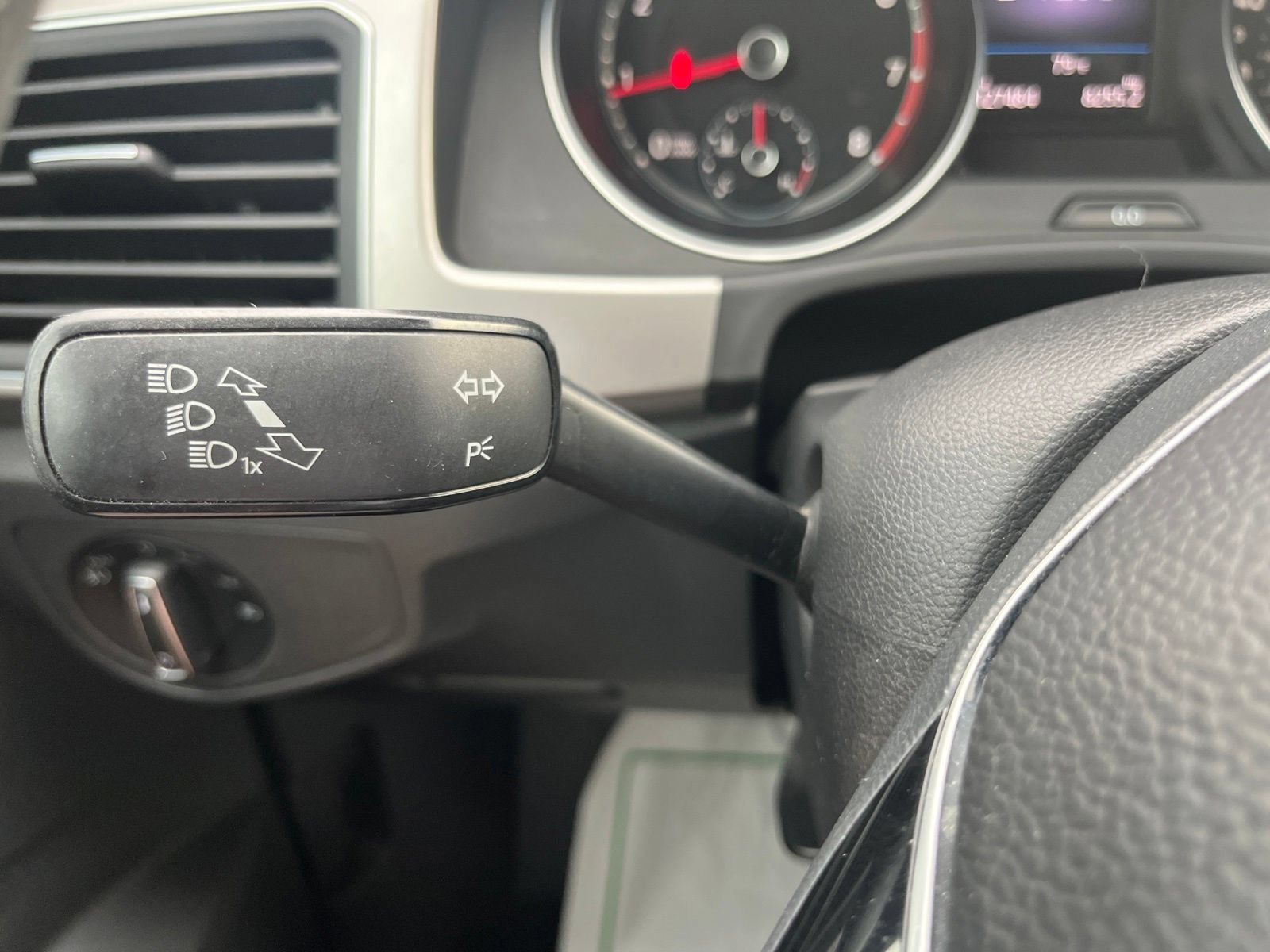 Used 2018 Volkswagen Atlas SE FWD image 16