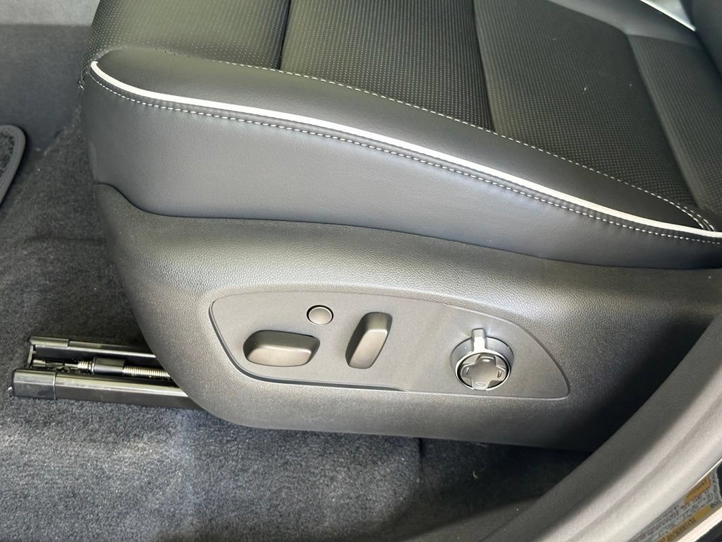 New 2026 Buick Enclave Avenir w/ Super Cruise Package FWD image 15