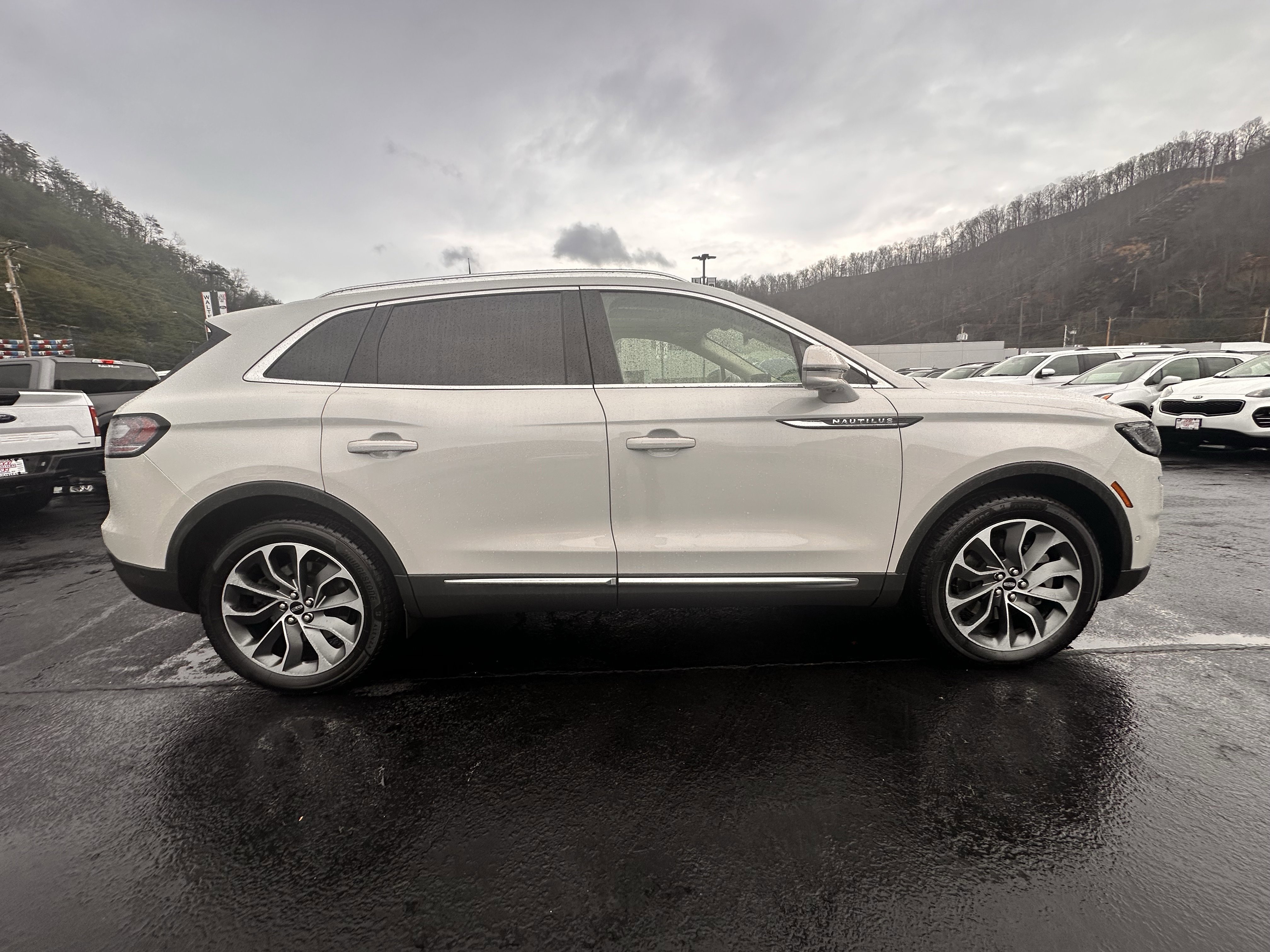 Used 2023 Lincoln Nautilus Reserve w/ Equipment Group 201A image 29