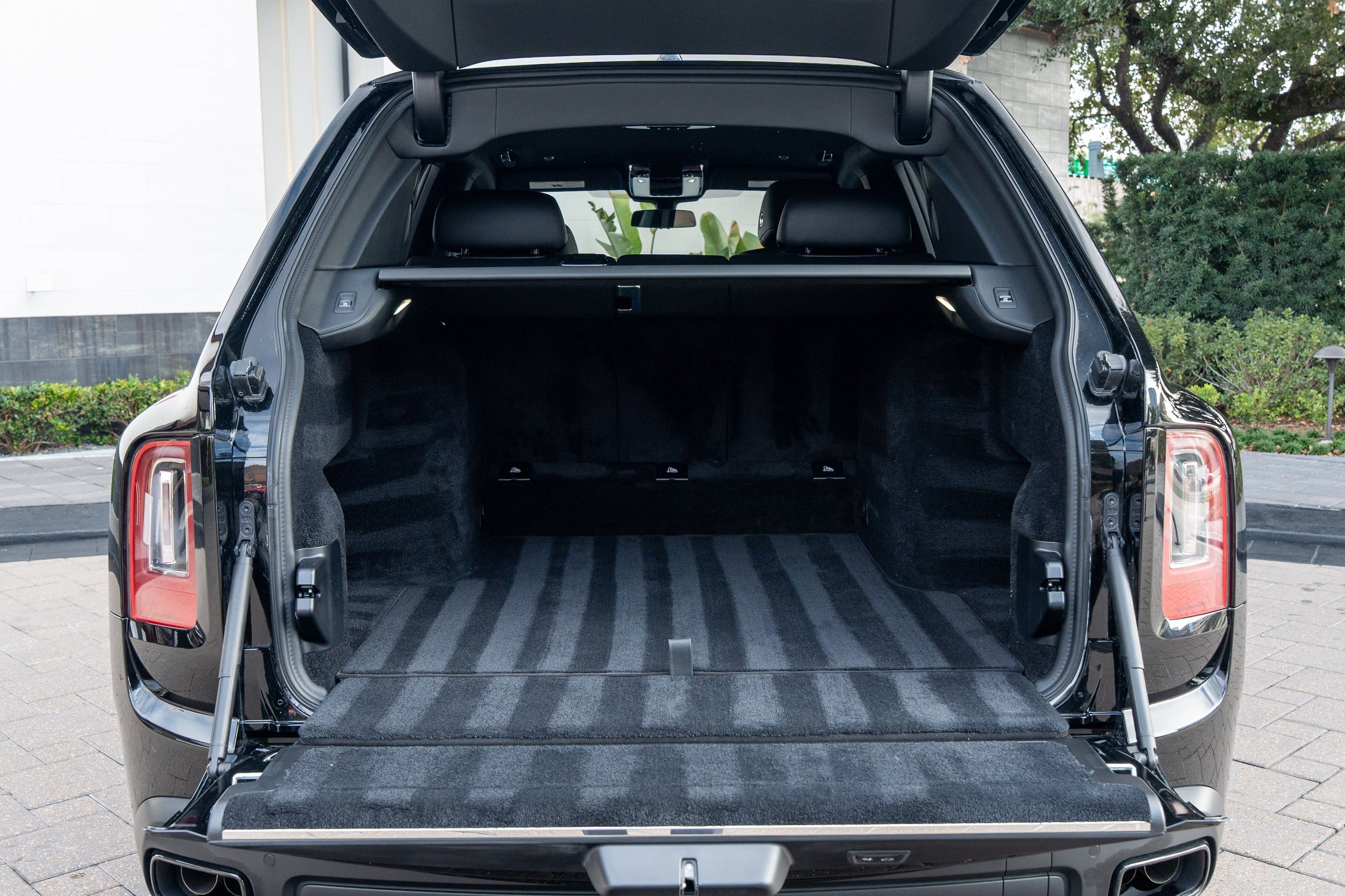 Certified 2024 Rolls-Royce Cullinan Black Badge image 57