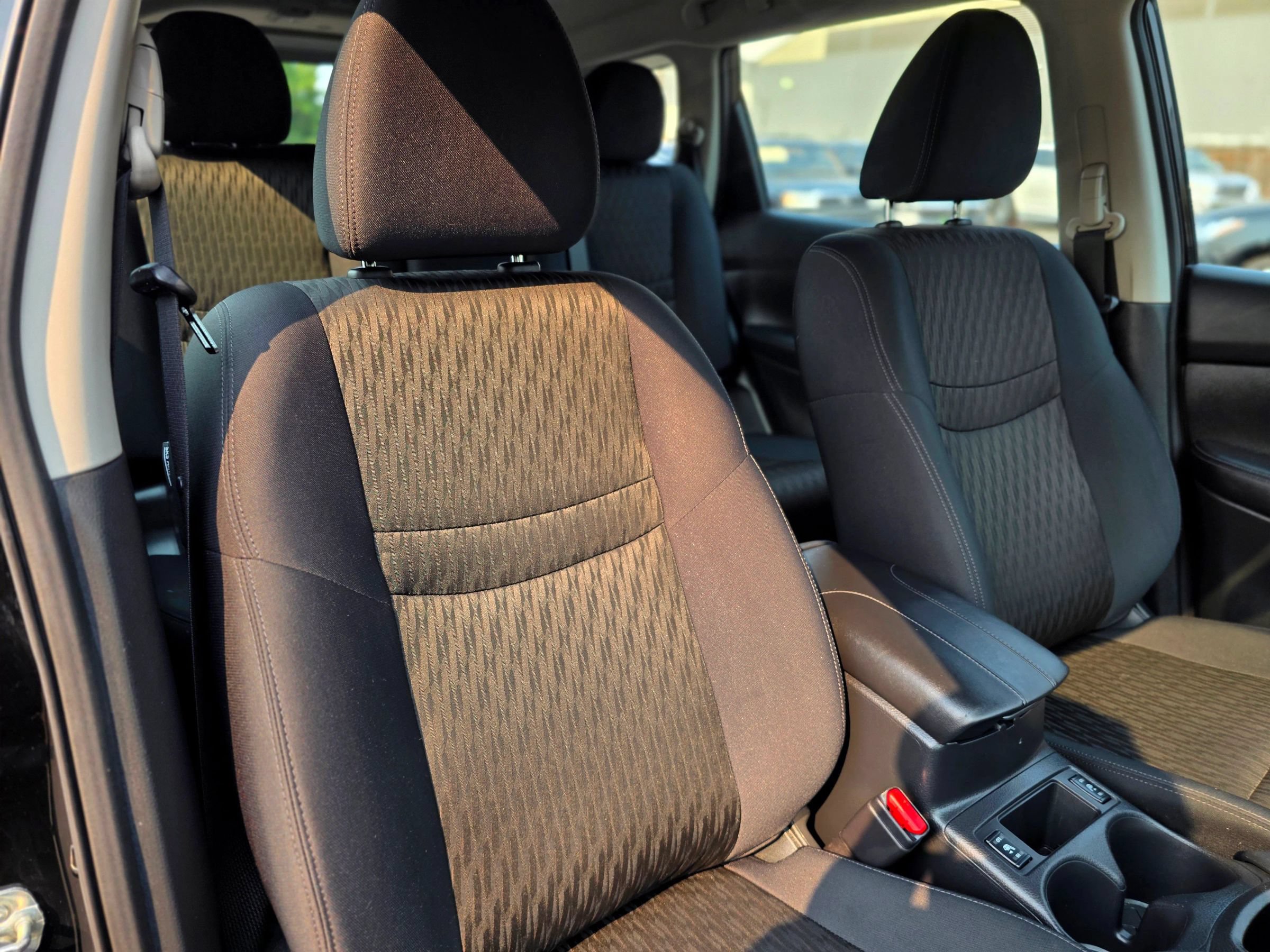 Used 2020 Nissan Rogue SV FWD image 36