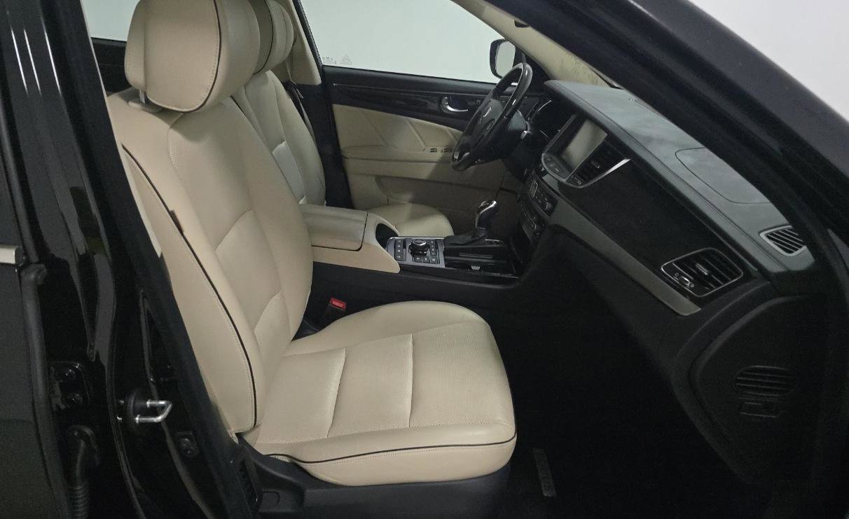 Used 2016 Hyundai Equus Signature image 8