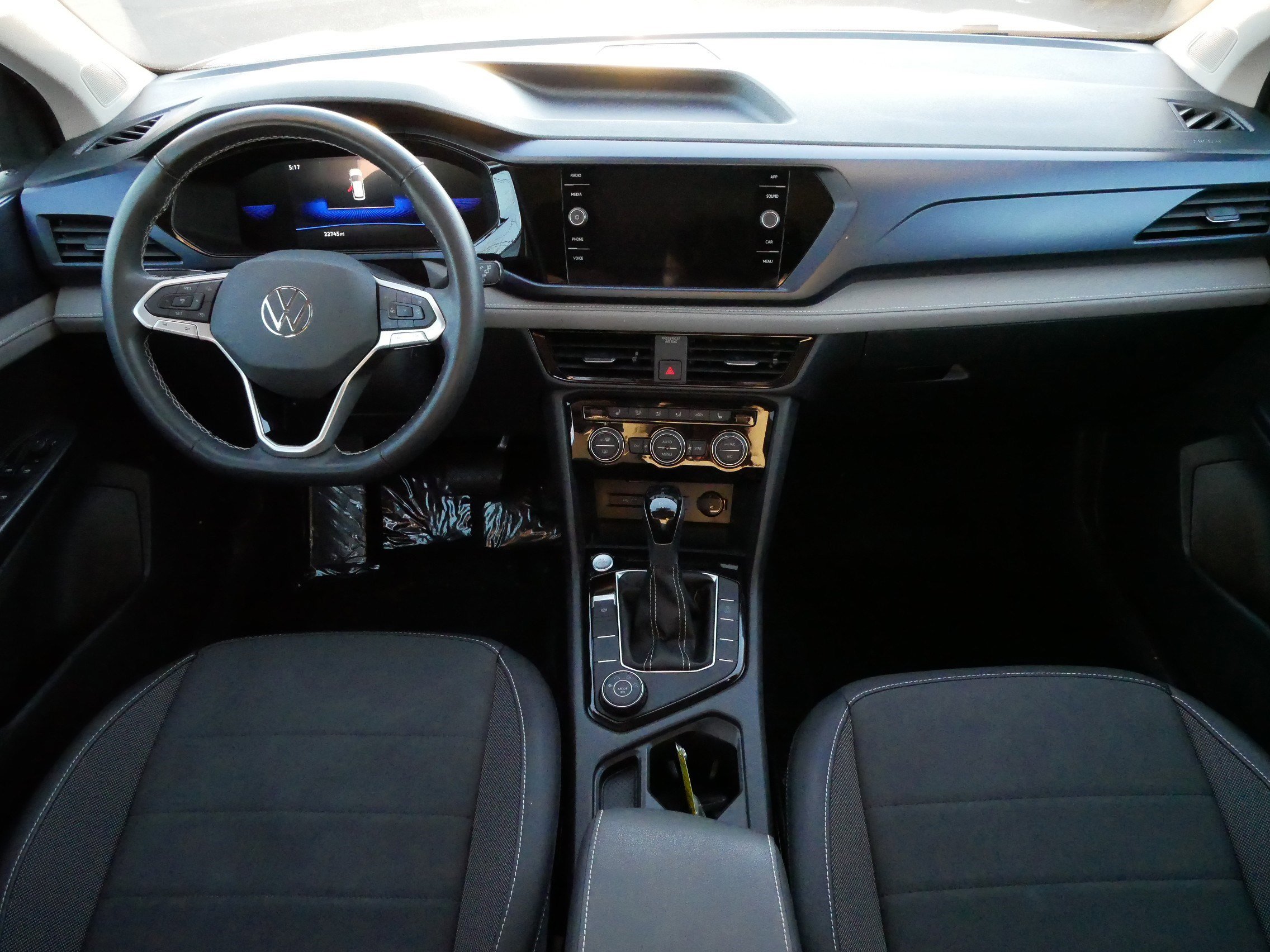 Certified 2024 Volkswagen Taos SE w/ Panoramic Sunroof Package image 10