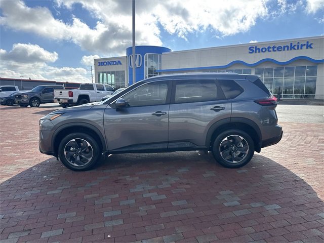 Used 2024 Nissan Rogue SV w/ SV Premium Package image 5